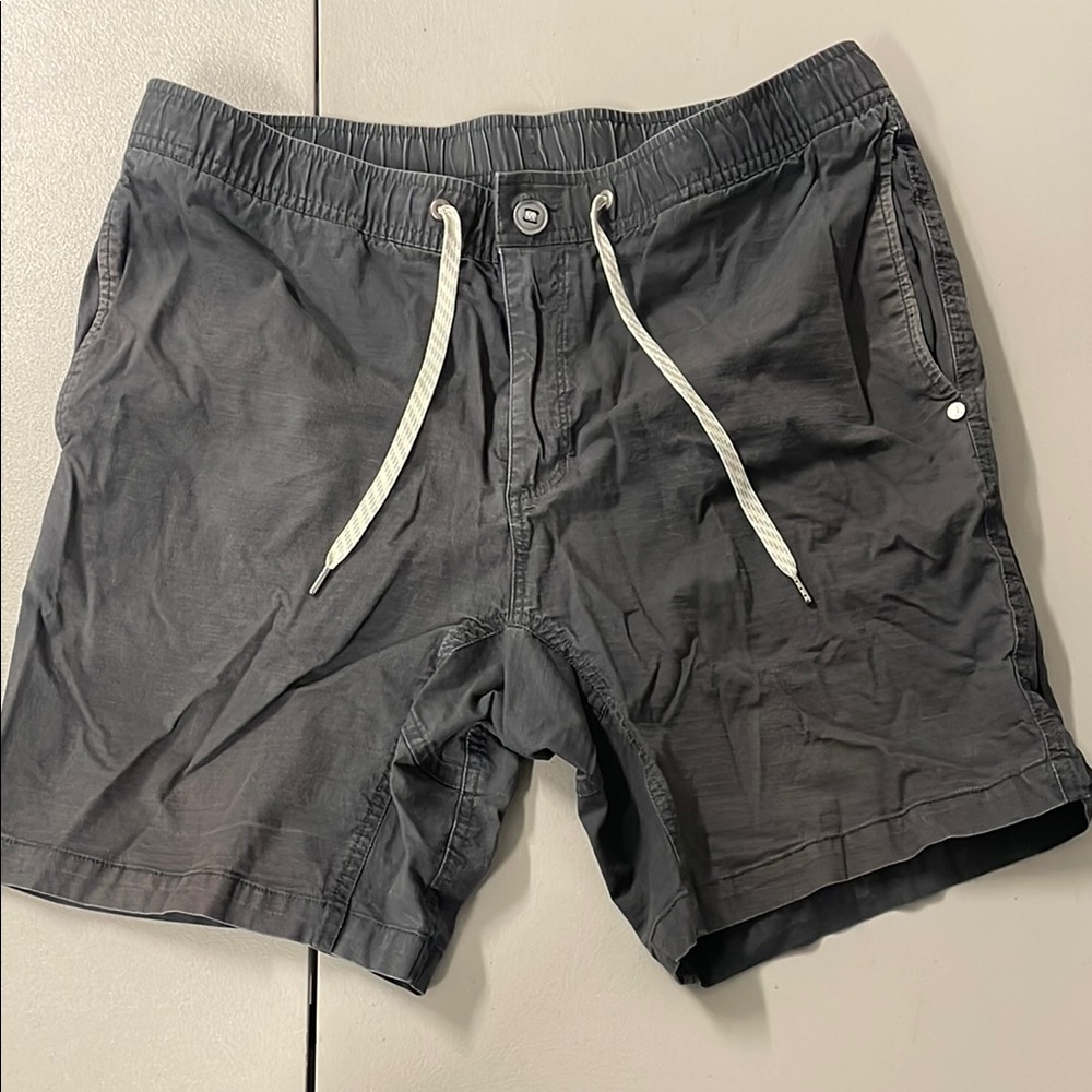 Vuori men’s size xl shorts.
